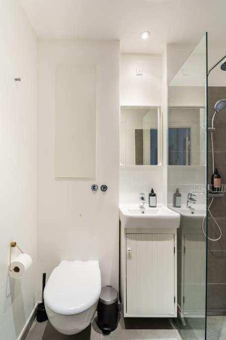 Cozy Apartment In Christianshavn W Two Balconies. København Ngoại thất bức ảnh