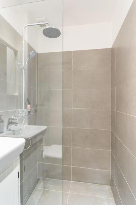 Cozy Apartment In Christianshavn W Two Balconies. København Ngoại thất bức ảnh